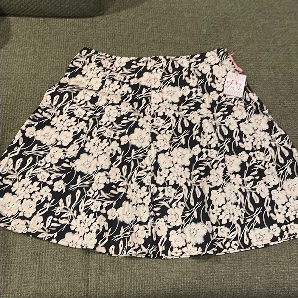 Deja Vu Floral Black and White Women's Skirt (sz lg)